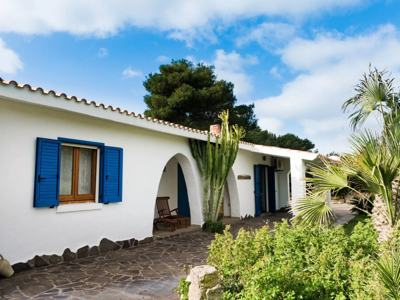 Haus in Calasetta mit Grill und Garten - Buiten