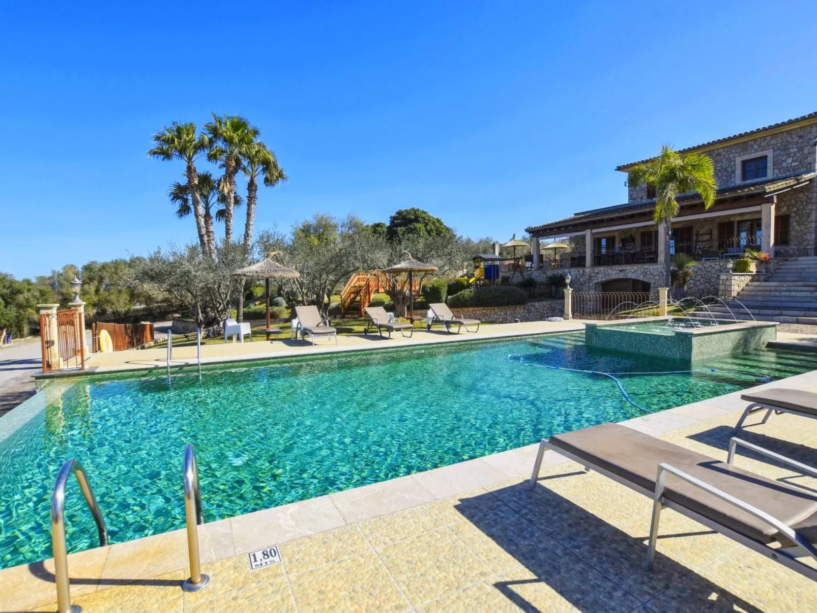 Wunderschönes Ferienhaus in Ariany mit Privatem Pool - Buiten