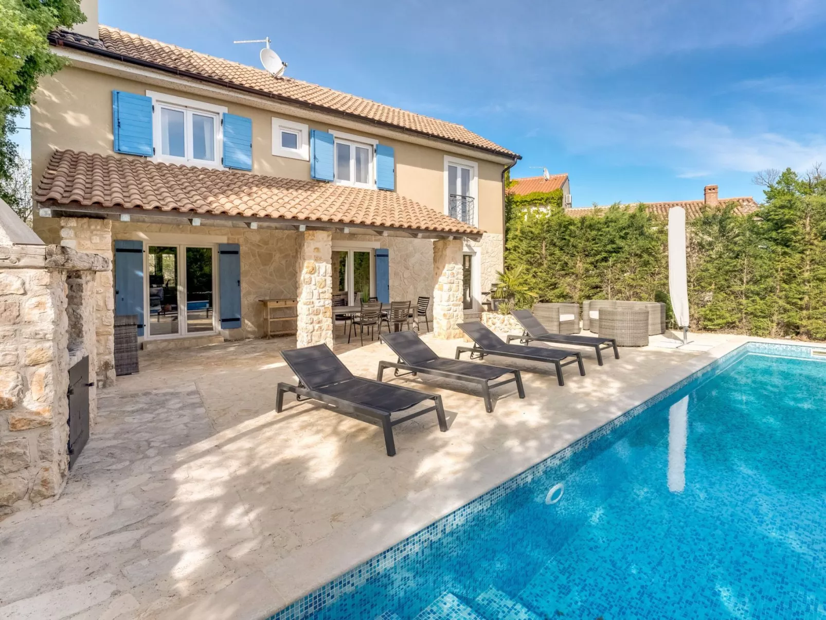 Eine luxuriöse Villa "Maslina" mit Pool und Grill - Buiten