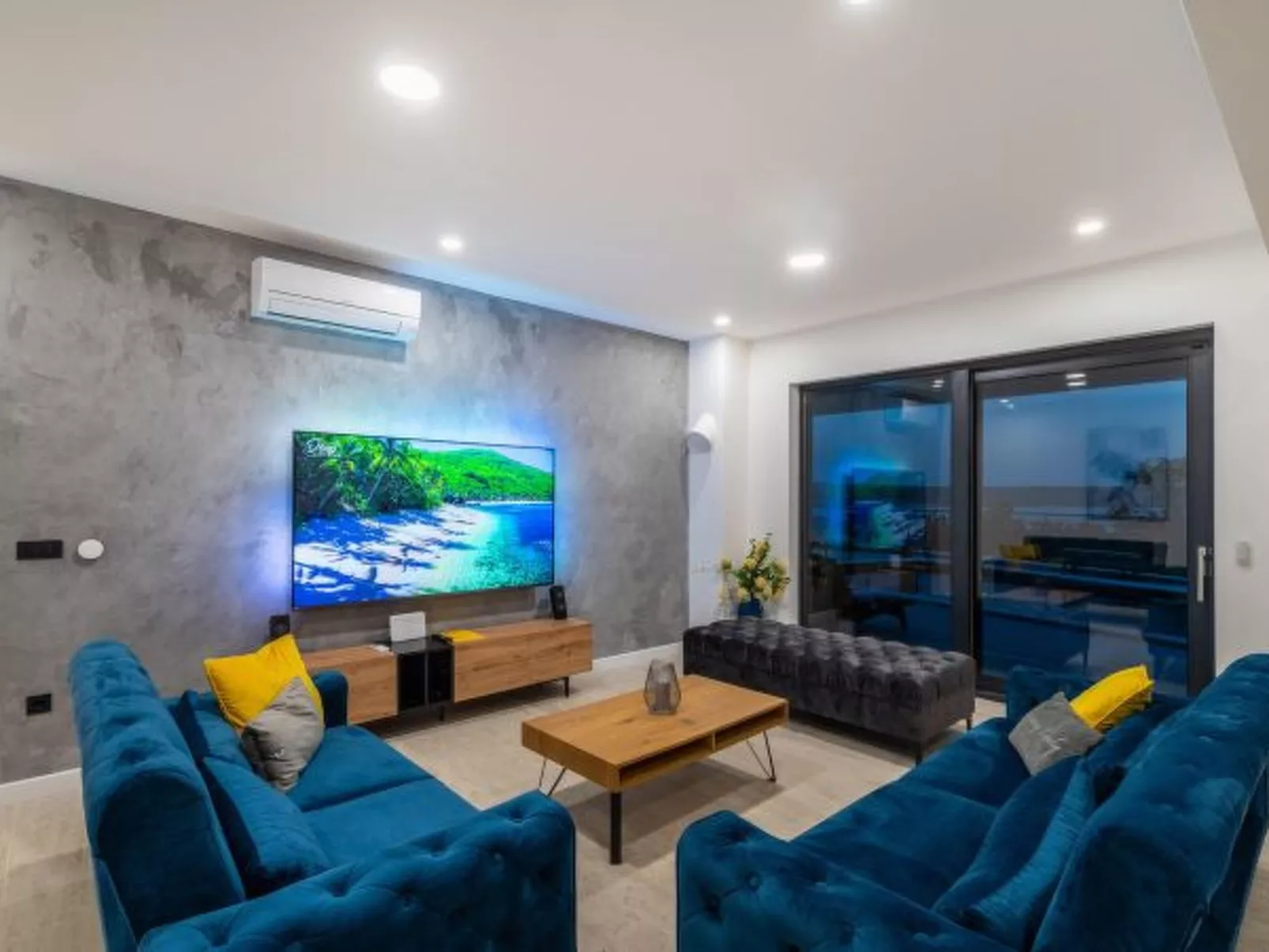 Villa Royal Hill with pool - Image-tags.info