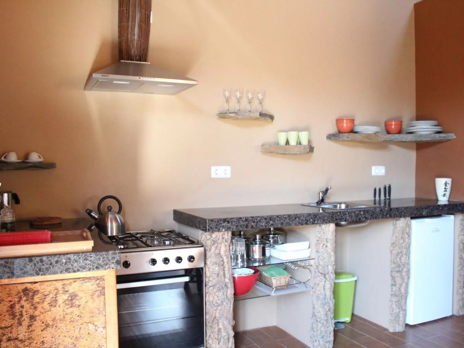 "The Natural Elements" - Binnen