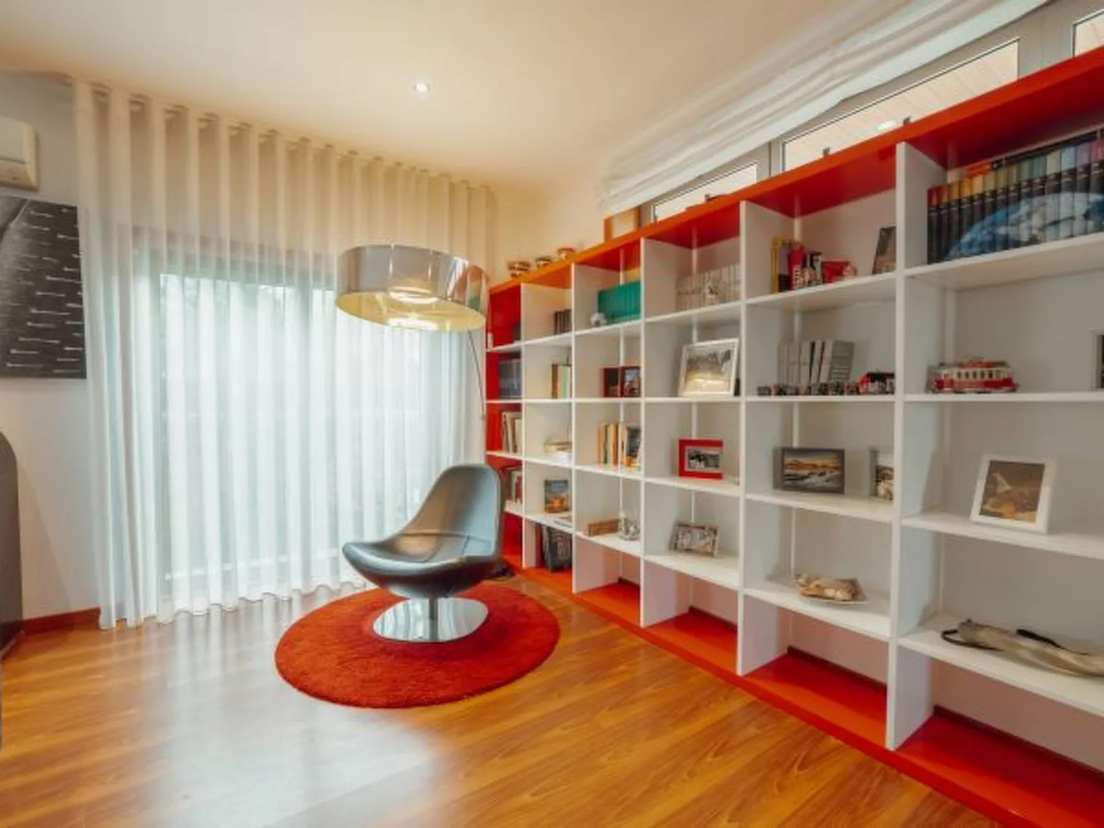 POOL & CINEMA VILLA by VACATIONY - Binnen