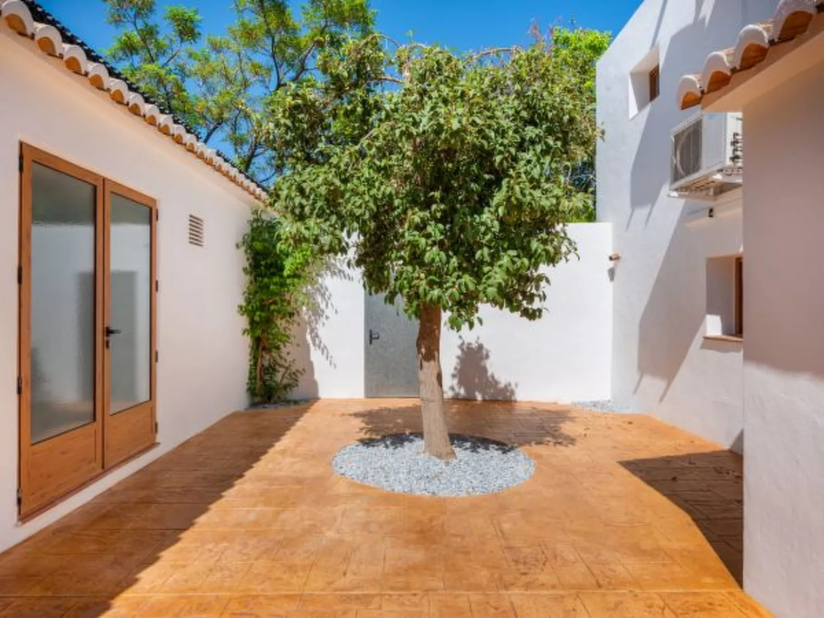 Villa Joan - PlusHolidays - Image-tags.info