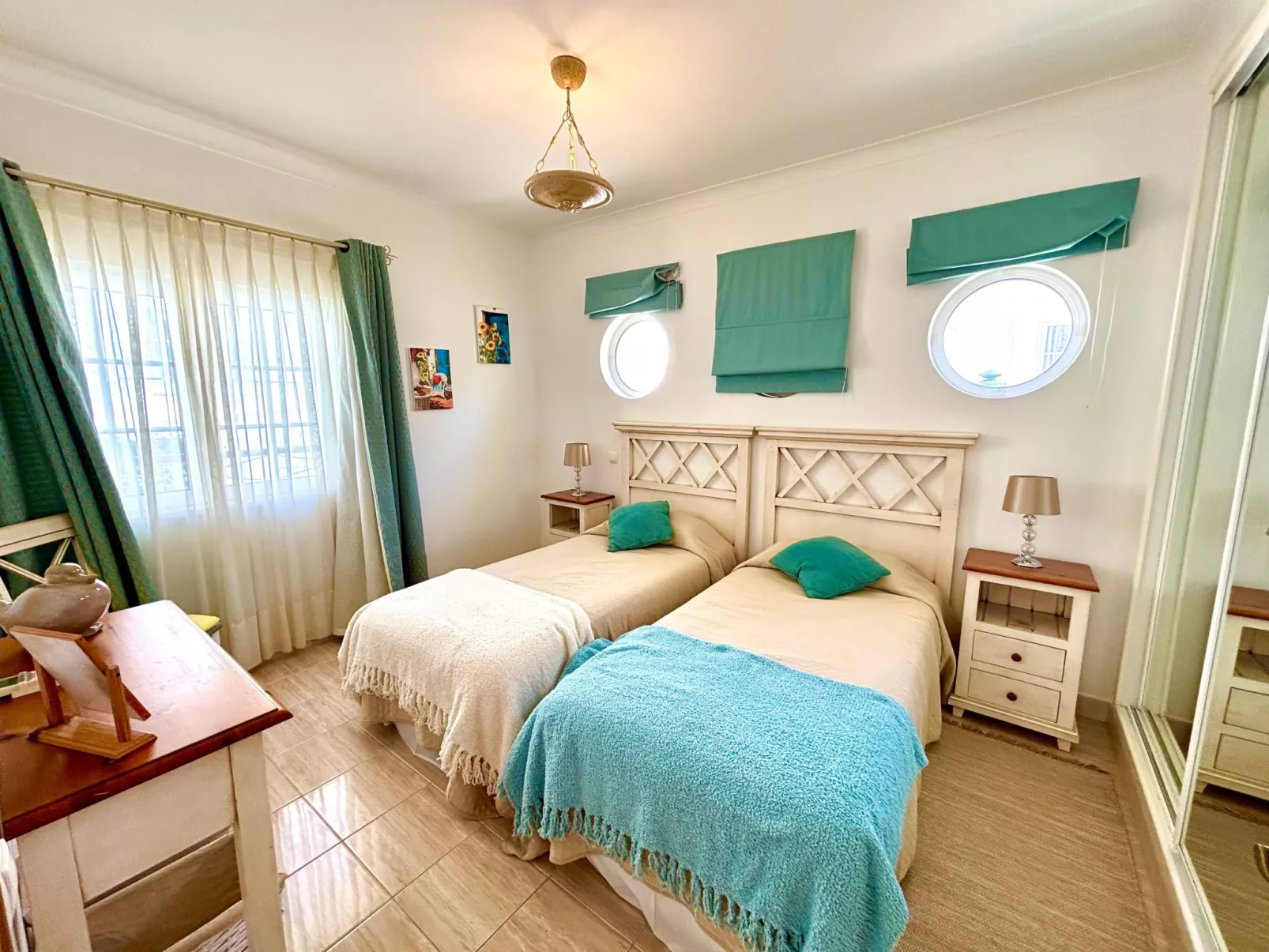 Mit beheiztem Pool - Binnen