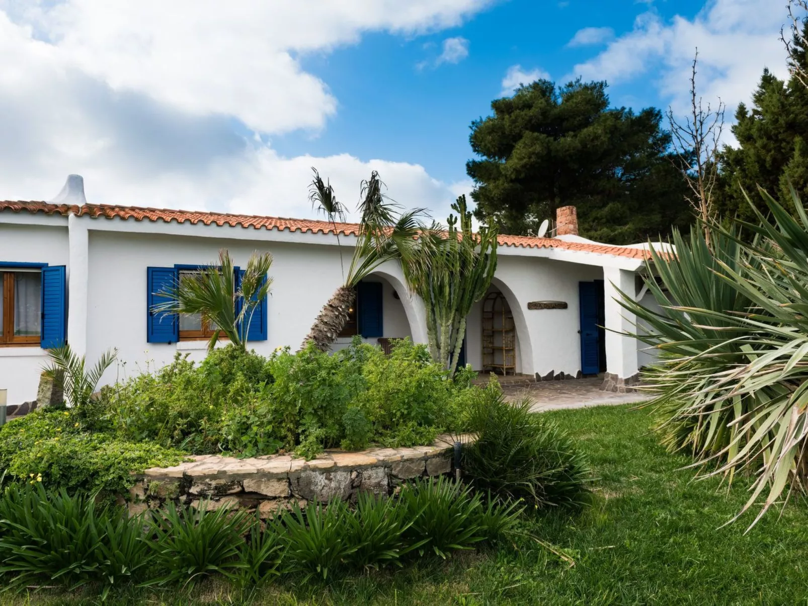 Haus in Calasetta mit Grill und Garten - Buiten