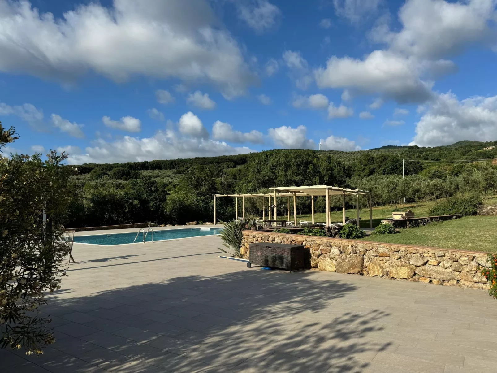 Tolles Reihenhaus im Olivenhain - Buiten