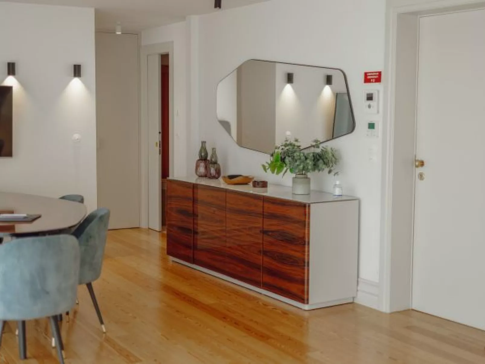 DOWNTOWN PENTHOUSE with RIVER VIEW by VACATIONY - Binnen