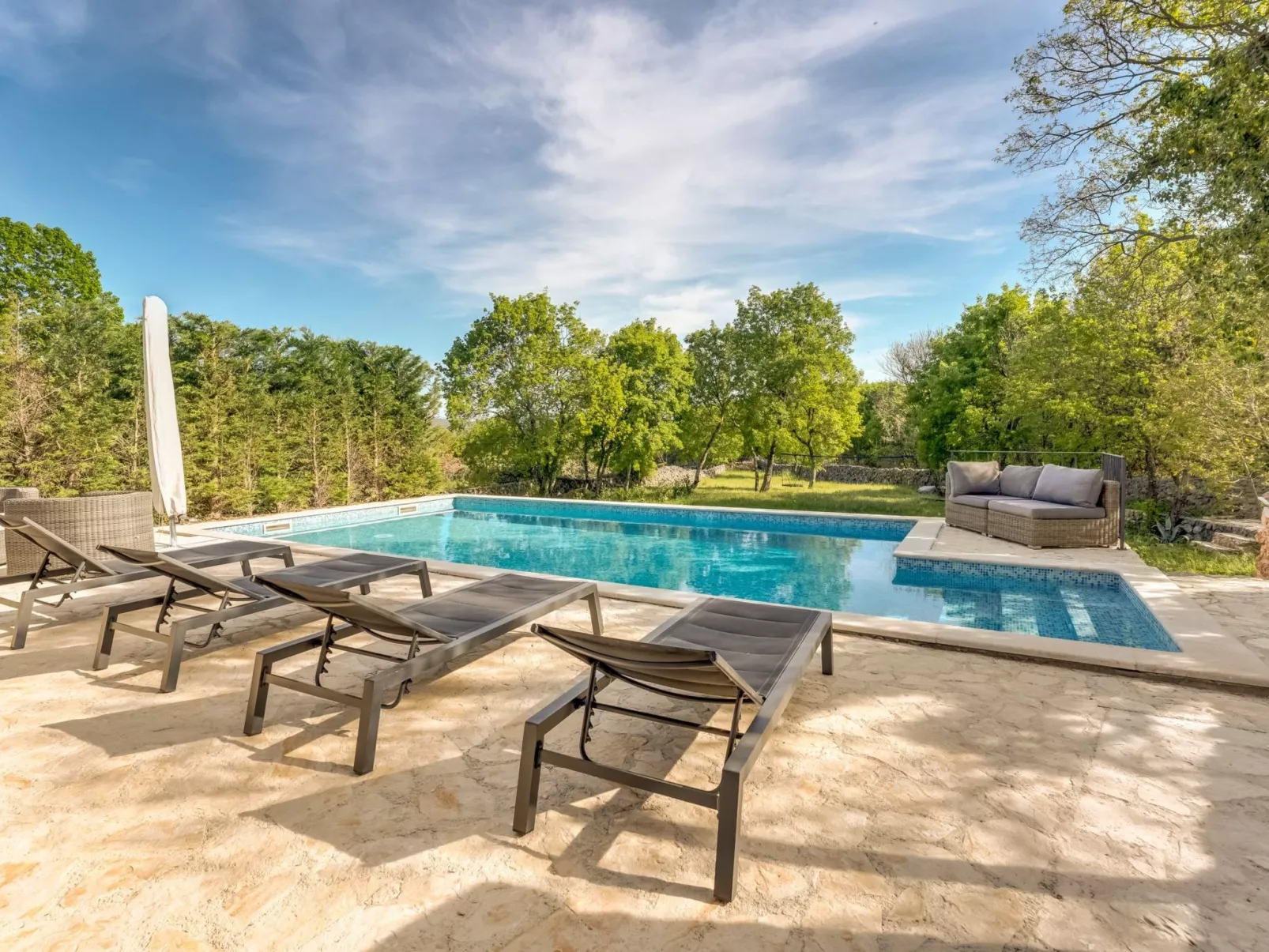 Eine luxuriöse Villa "Maslina" mit Pool und Grill - Buiten