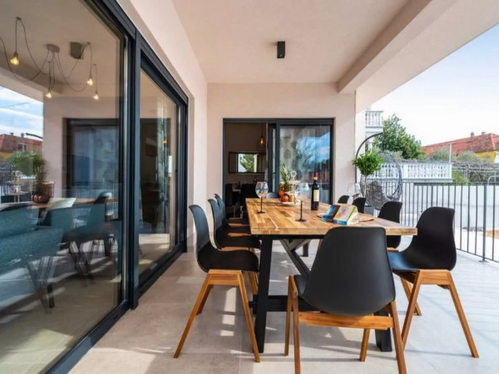 Villa Magale with a pool - Image-tags.info