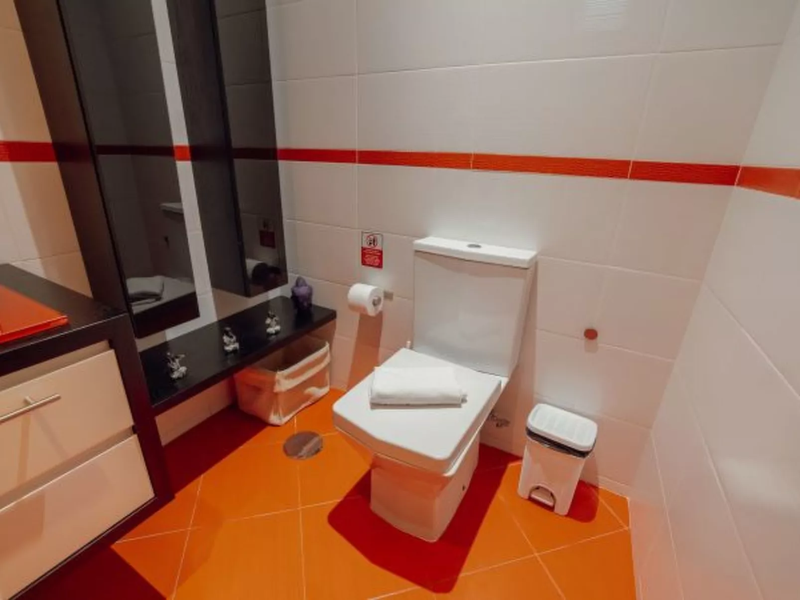 POOL & CINEMA VILLA by VACATIONY - Binnen