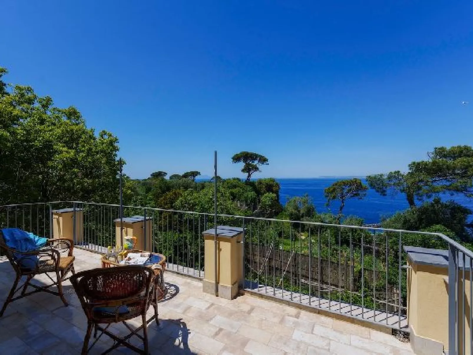 Il terrazzino di Villa Preziosa al Pizzo - Image-tags.info