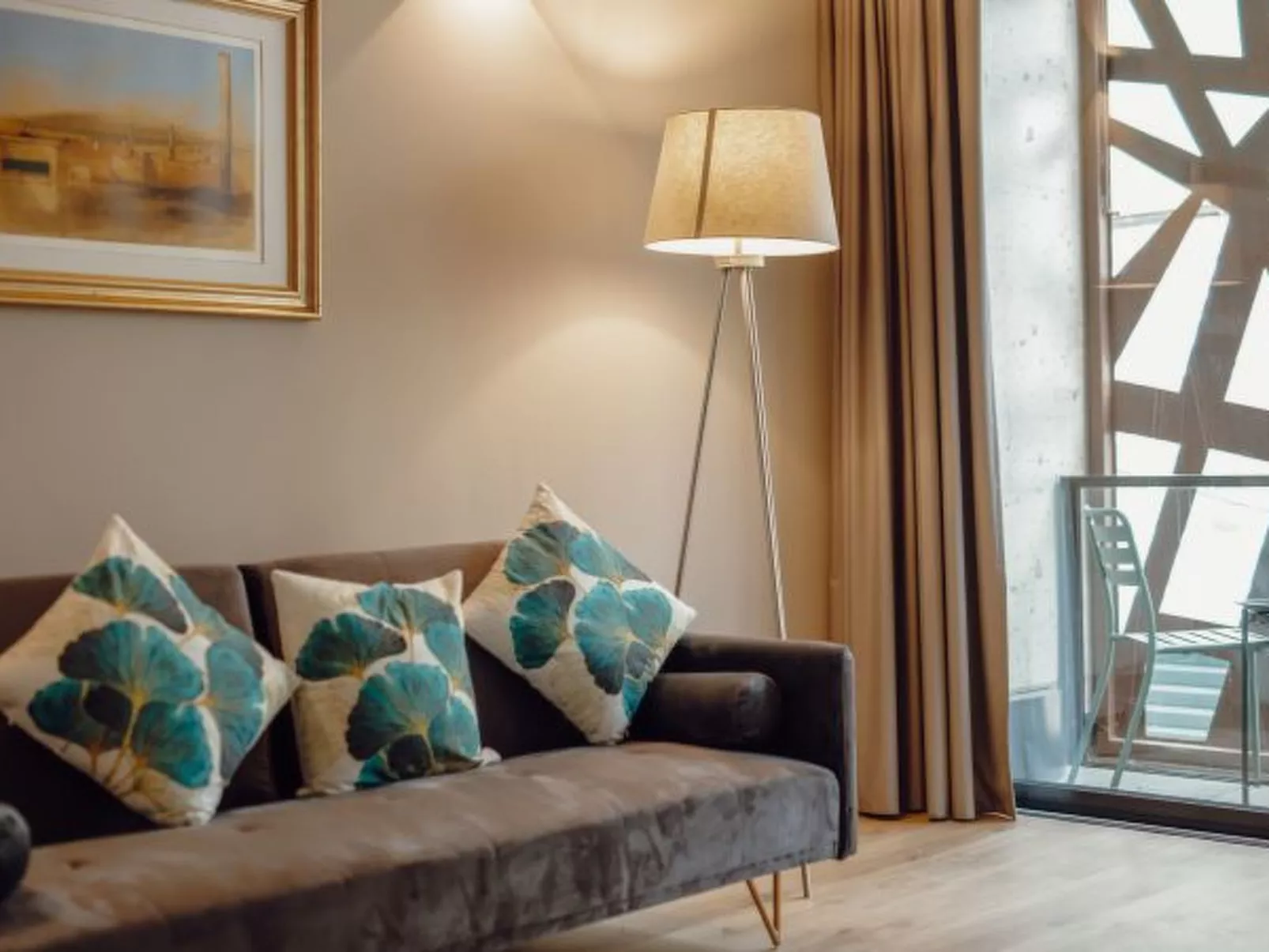 CITY CENTER PREMIUM with GARAGE by VACATIONY - Binnen