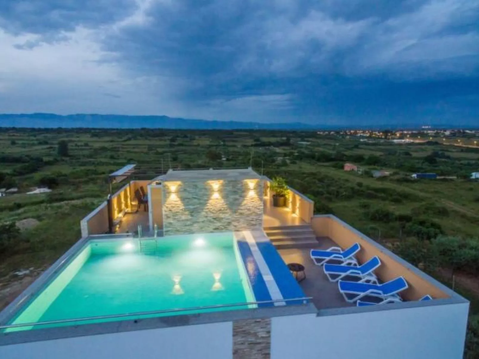 Villa Panorama with rooftop pool - Image-tags.info