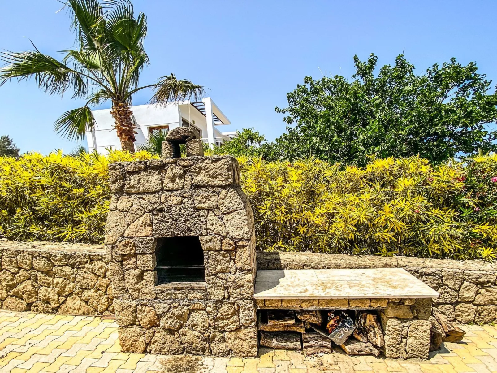 Villa "Meerblick" mit Infinity-Pool - Buiten