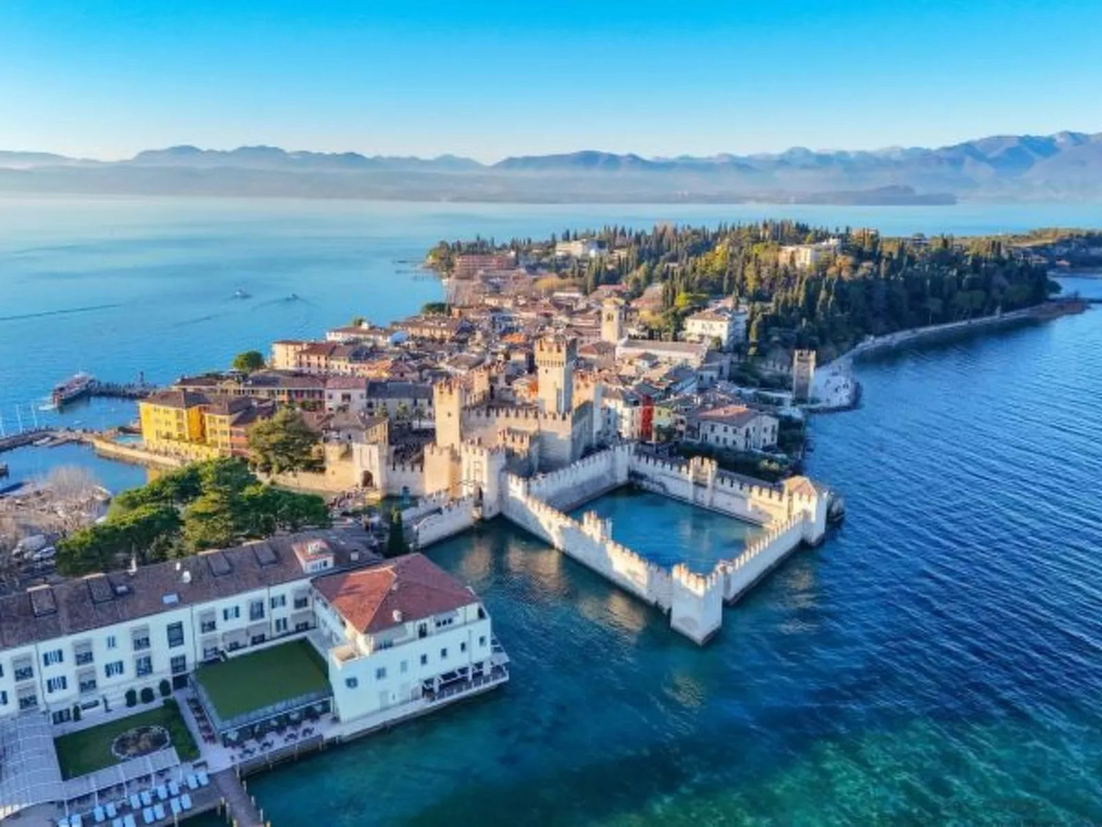 DesenzanoLoft Eden mit Seeblick und privatem Strand - Image-tags.info