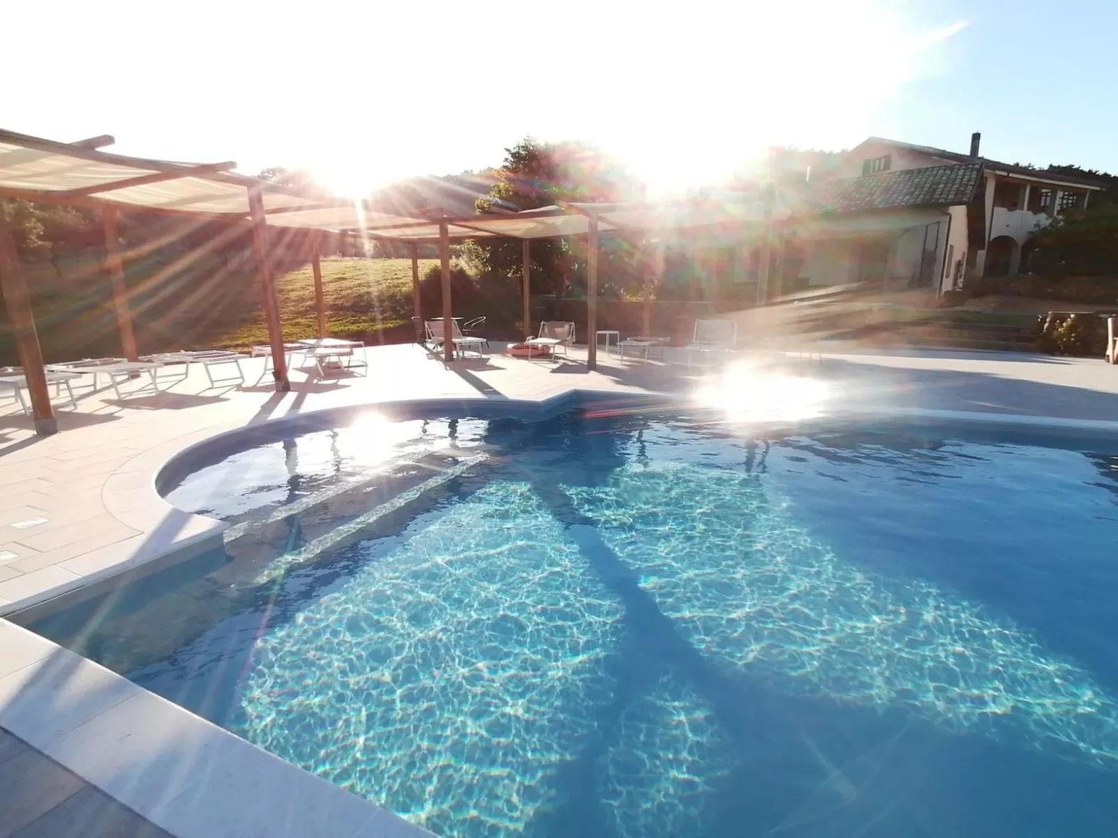 Landgut mit Blick auf das Wasser - Buiten