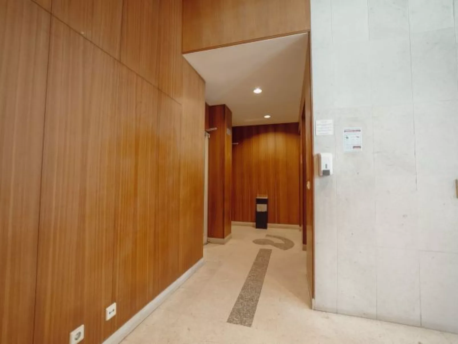 DOWNTOWN GRAND TOWER VIEW by VACATIONY - Binnen