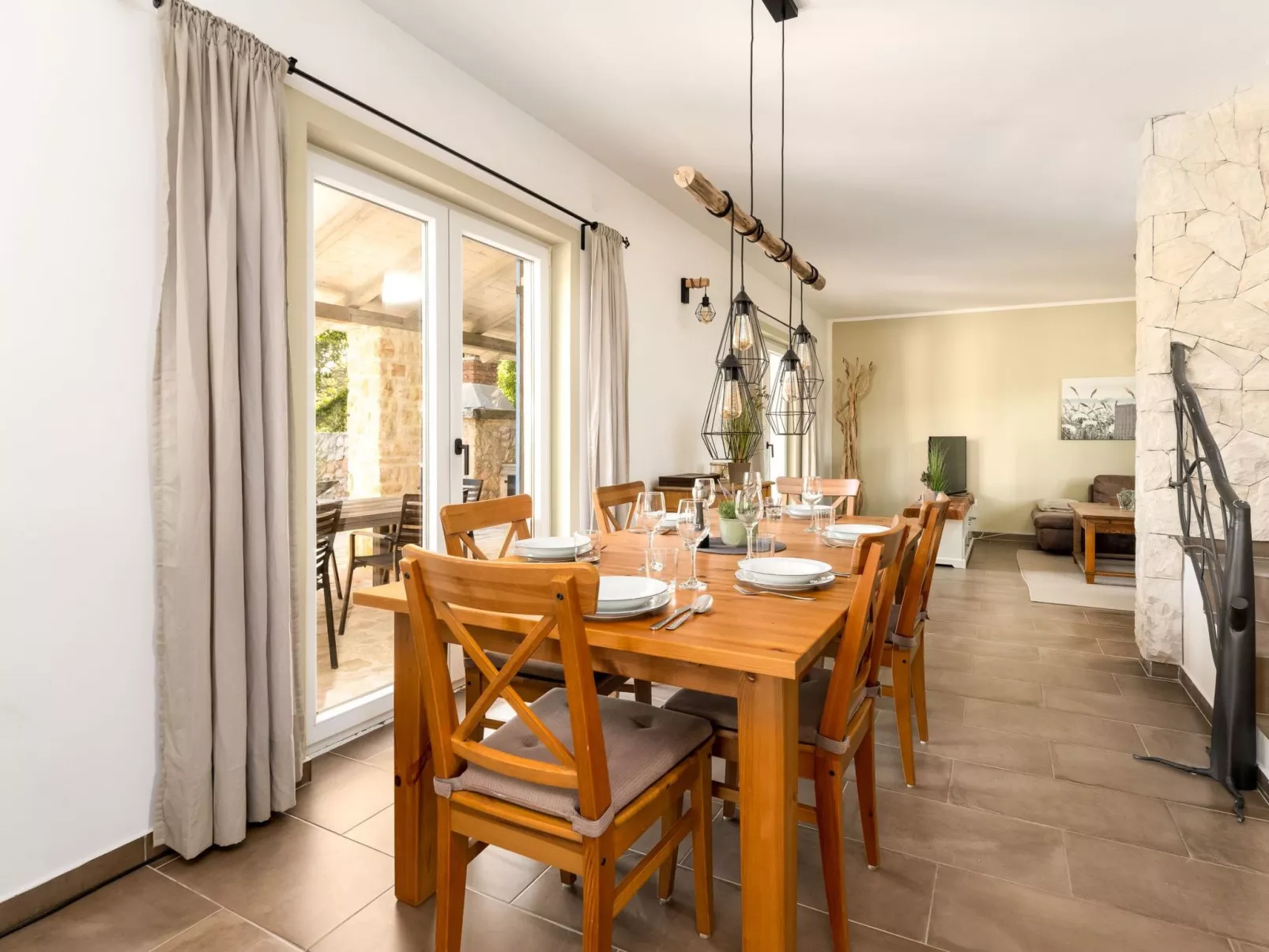 Eine luxuriöse Villa "Maslina" mit Pool und Grill - Binnen