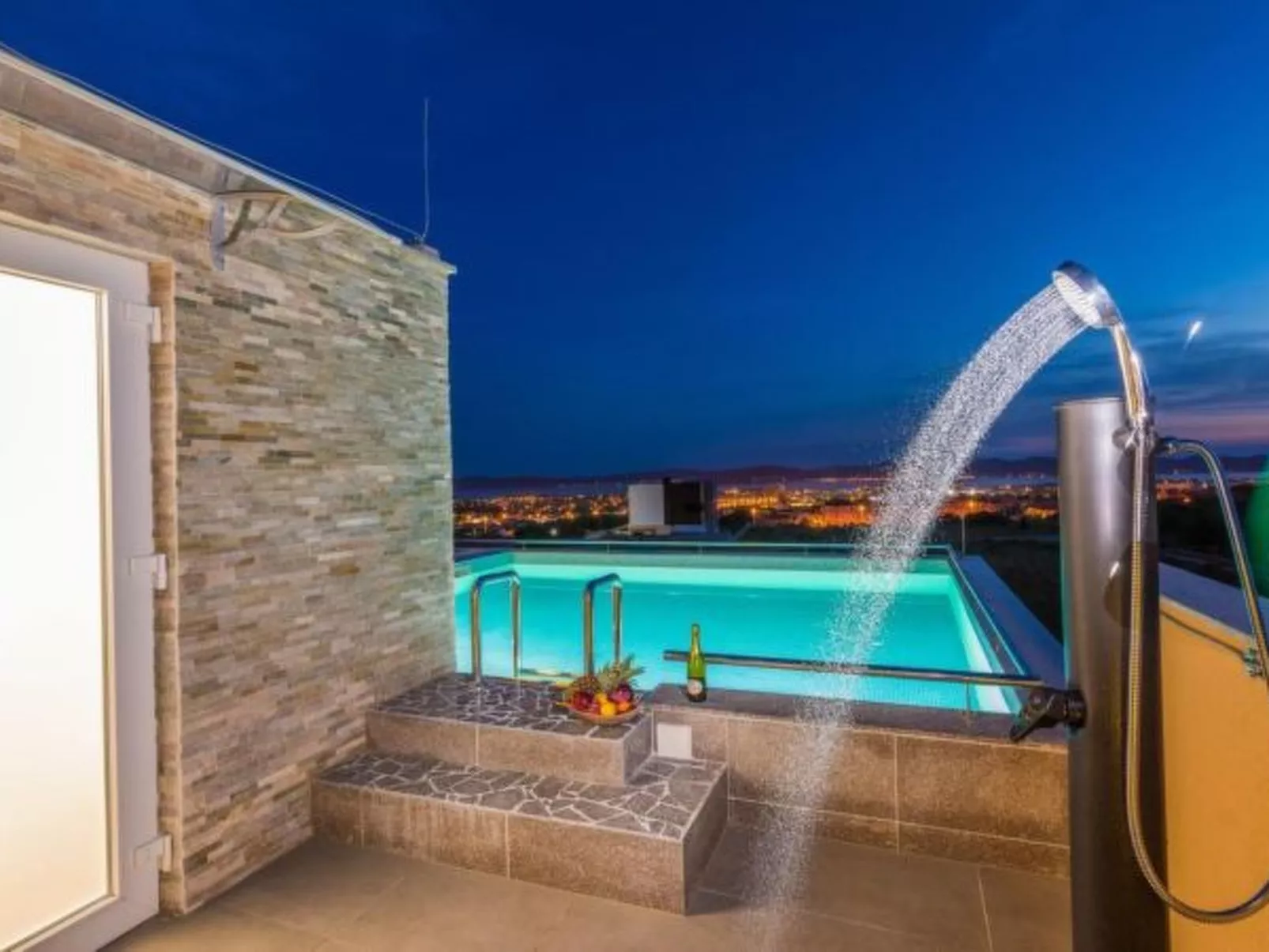 Villa Panorama with rooftop pool - Image-tags.info