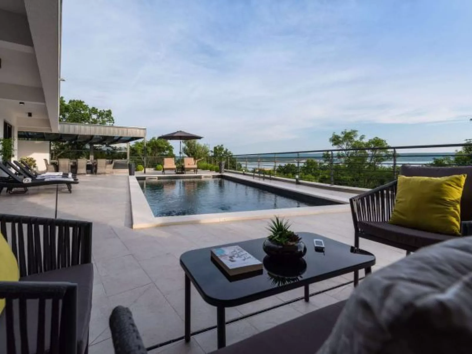 Villa Royal Hill with pool - Image-tags.info