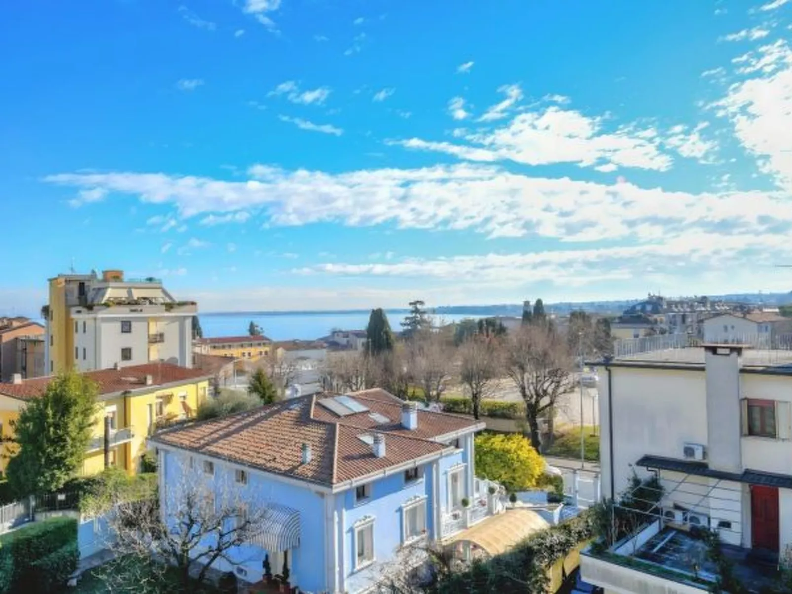 Desenzanoloft Surfing on the Lake - Image-tags.info