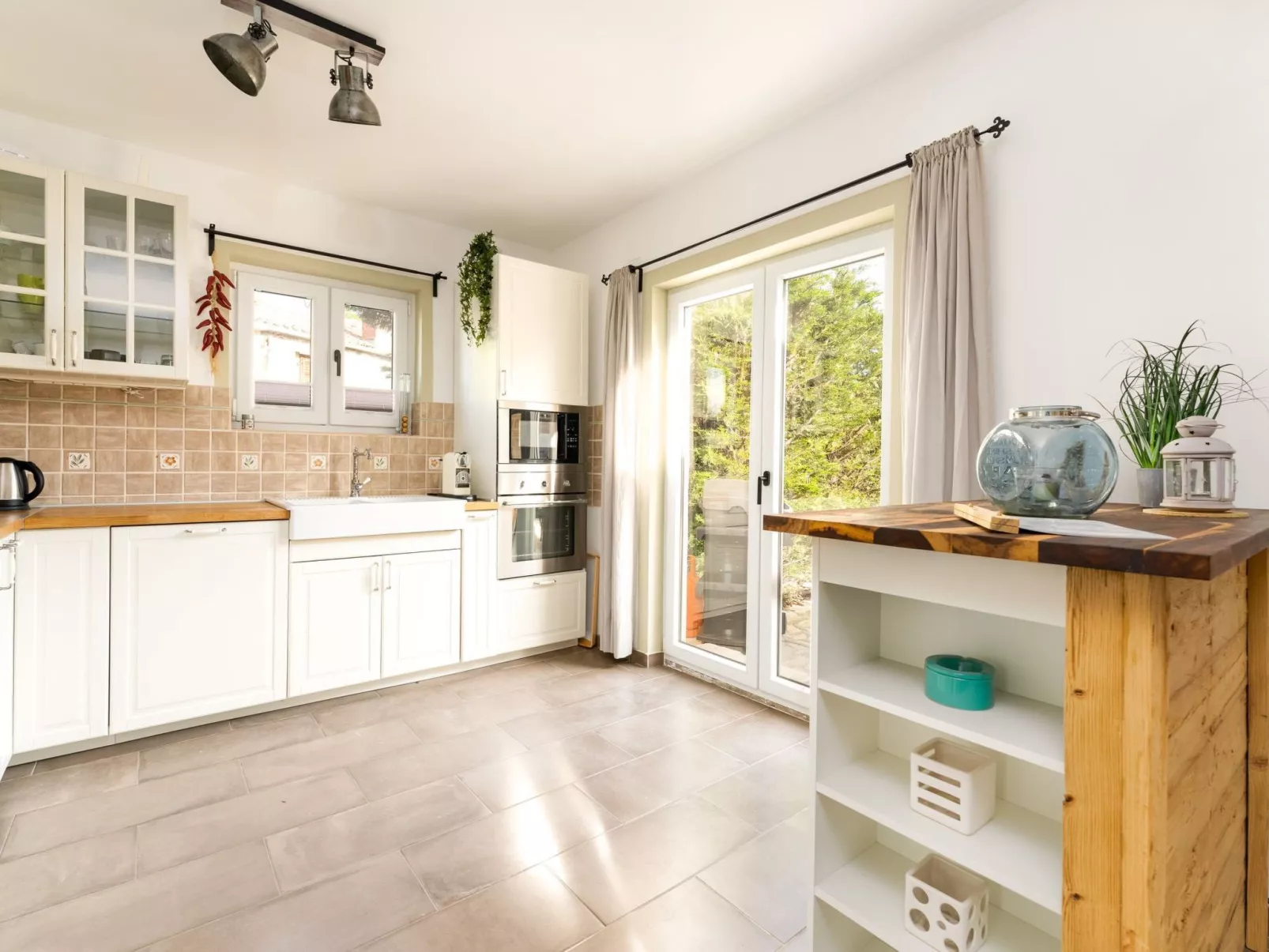 Eine luxuriöse Villa "Maslina" mit Pool und Grill - Binnen