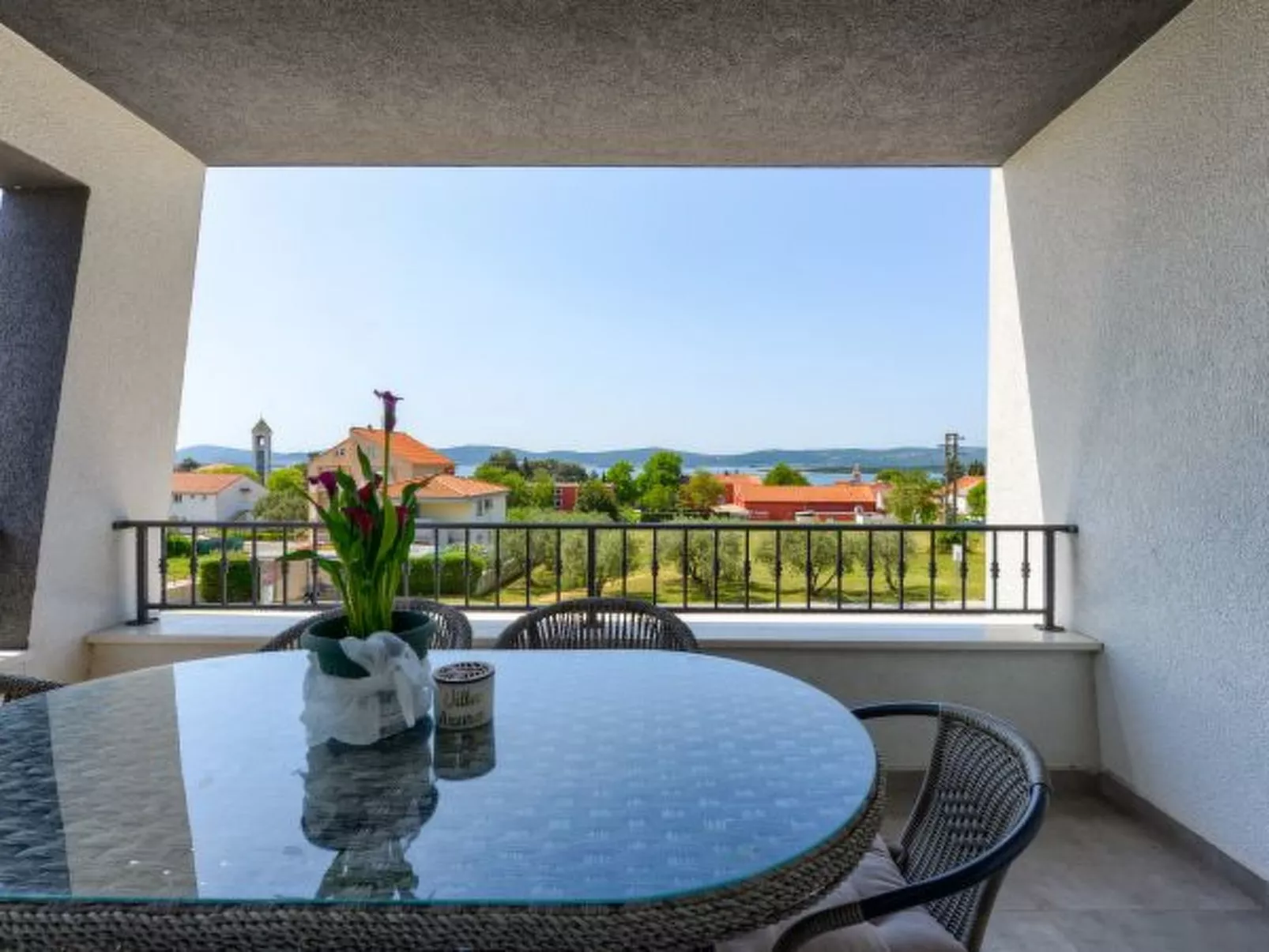 Villa Azzuro with jacuzzi and pool - Image-tags.info