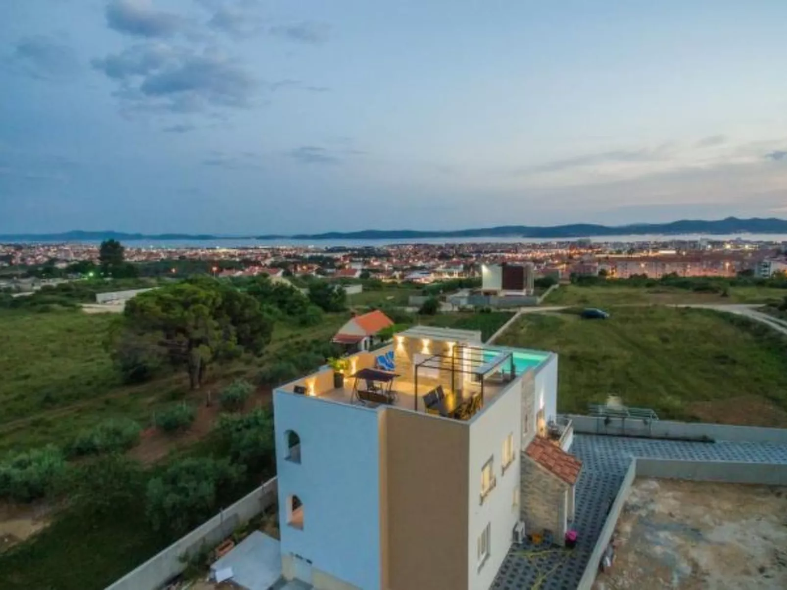 Villa Panorama with rooftop pool - Image-tags.info