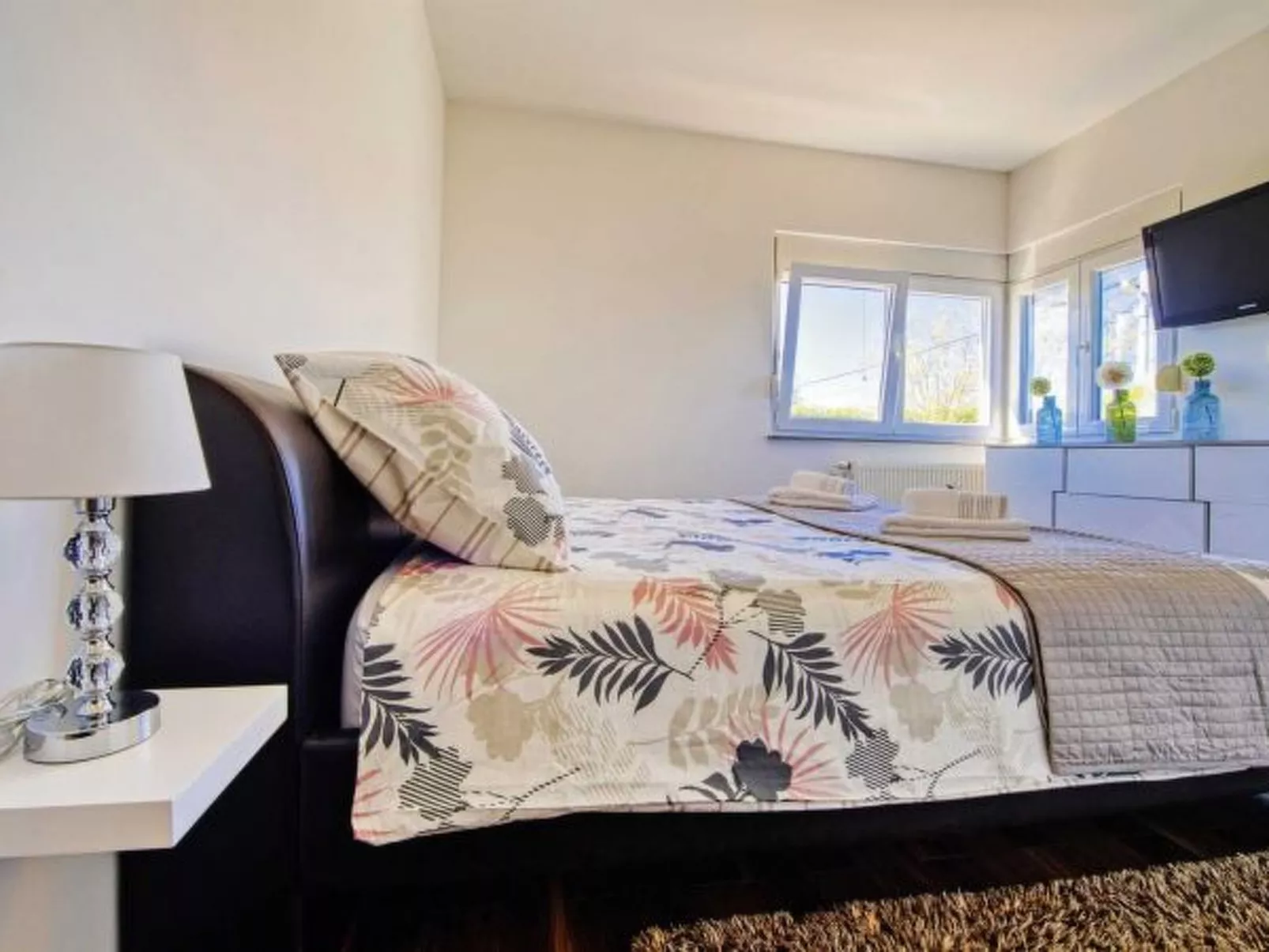 Villa Enna with heated pool - Image-tags.info