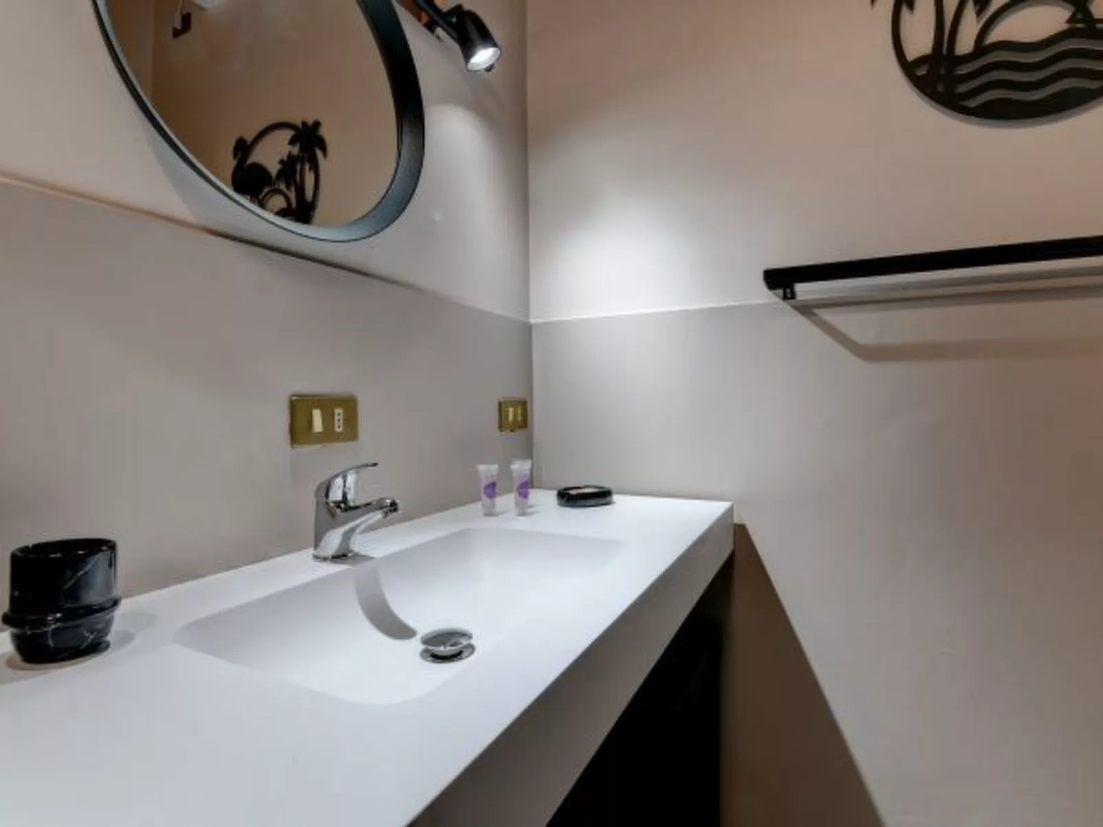 Desenzanoloft Swarovski & Pool - Image-tags.info