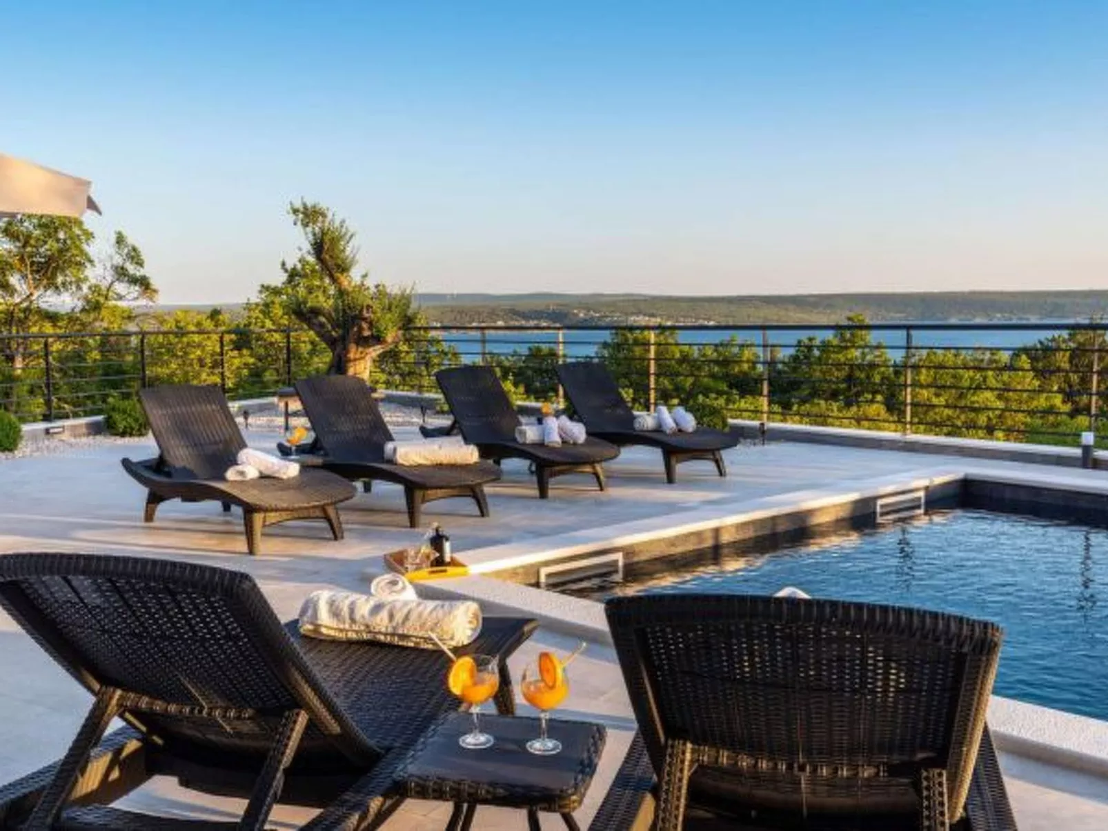 Villa Royal Hill with pool - Image-tags.info