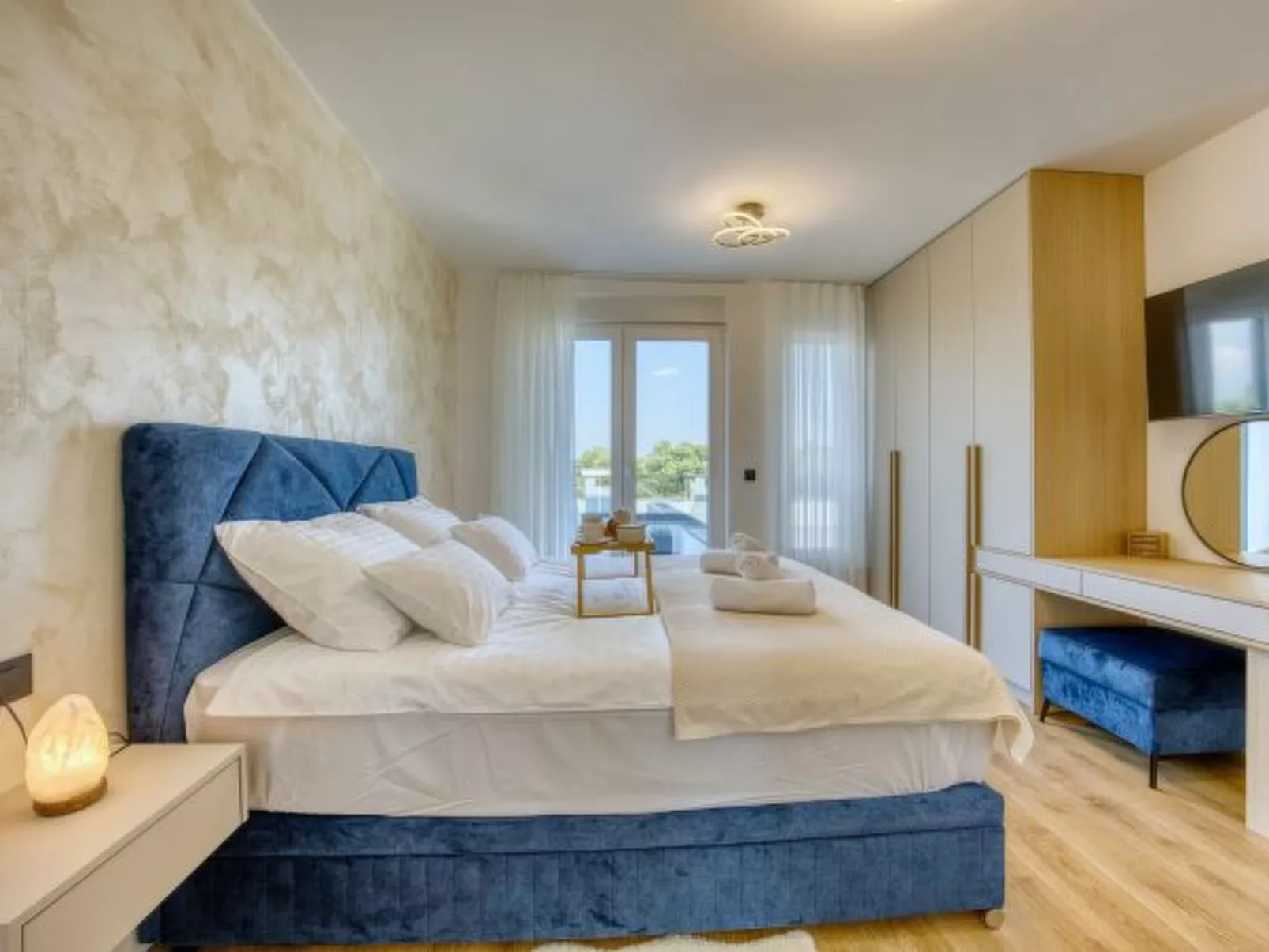 Villa Elena with two pools and spa - Image-tags.info