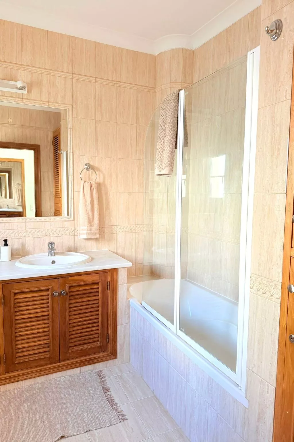 Mit beheiztem Pool - Binnen