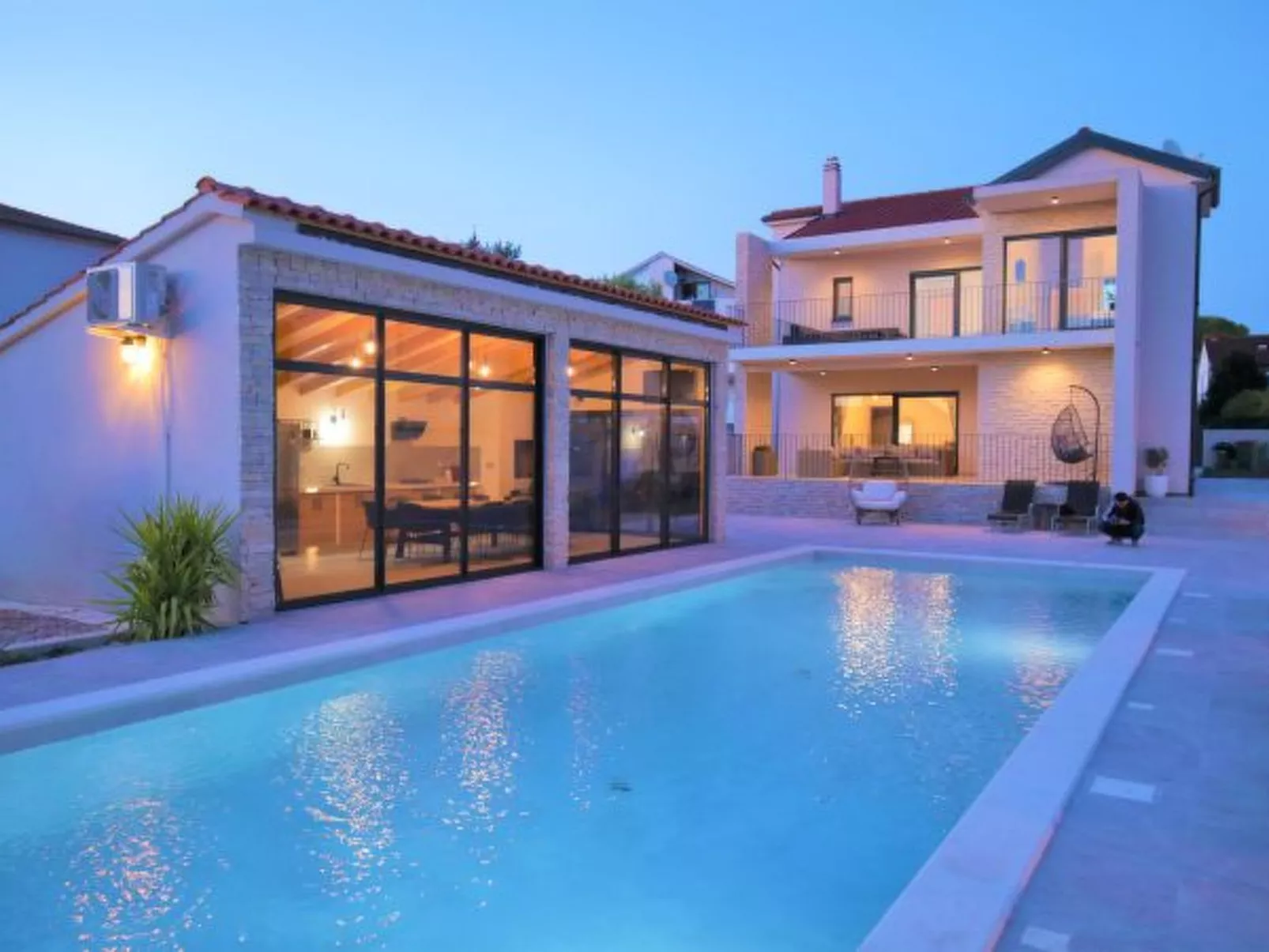 Villa Magale with a pool - Image-tags.info