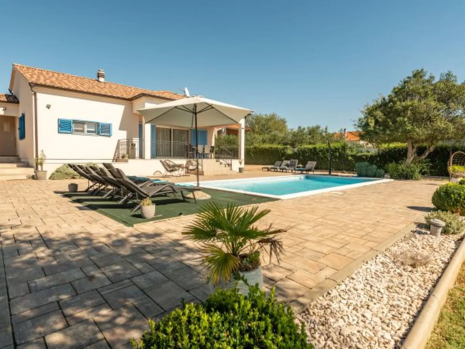 Casa Kamber with pool - Image-tags.info