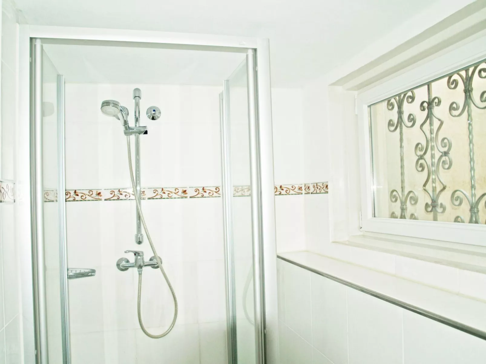 In Ermioni mit gemeinschaftlichem Pool, Grill und Terrasse - Binnen