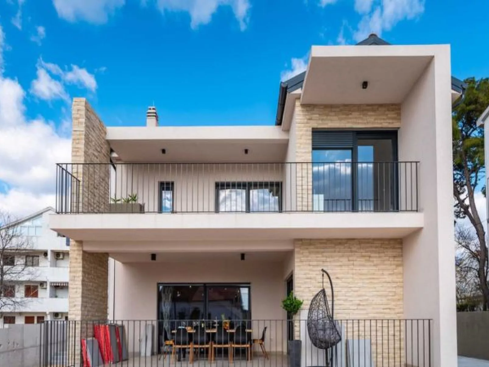 Villa Magale with a pool - Image-tags.info