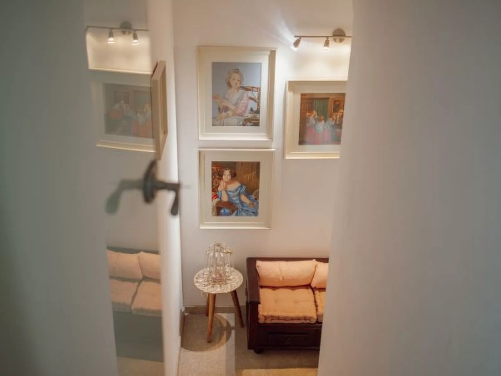 POOL & CINEMA VILLA by VACATIONY - Binnen