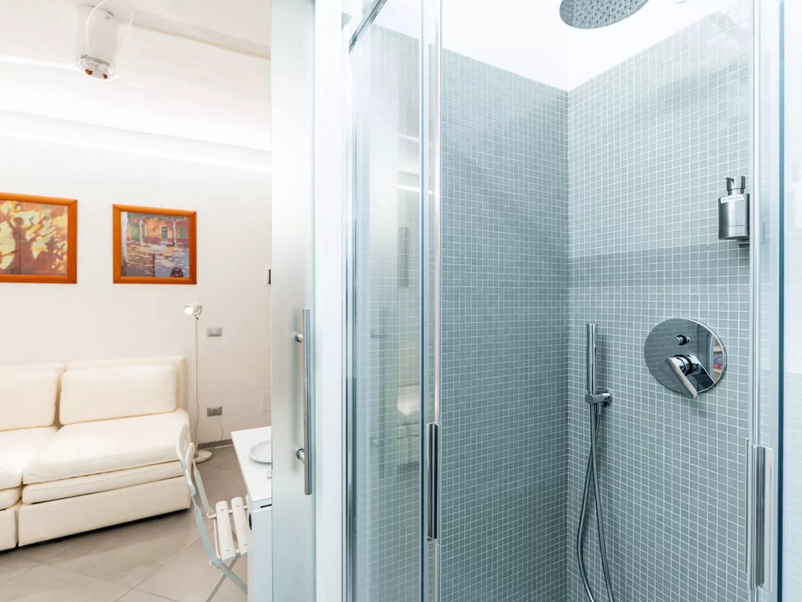 Terrazza con glicine - Binnen