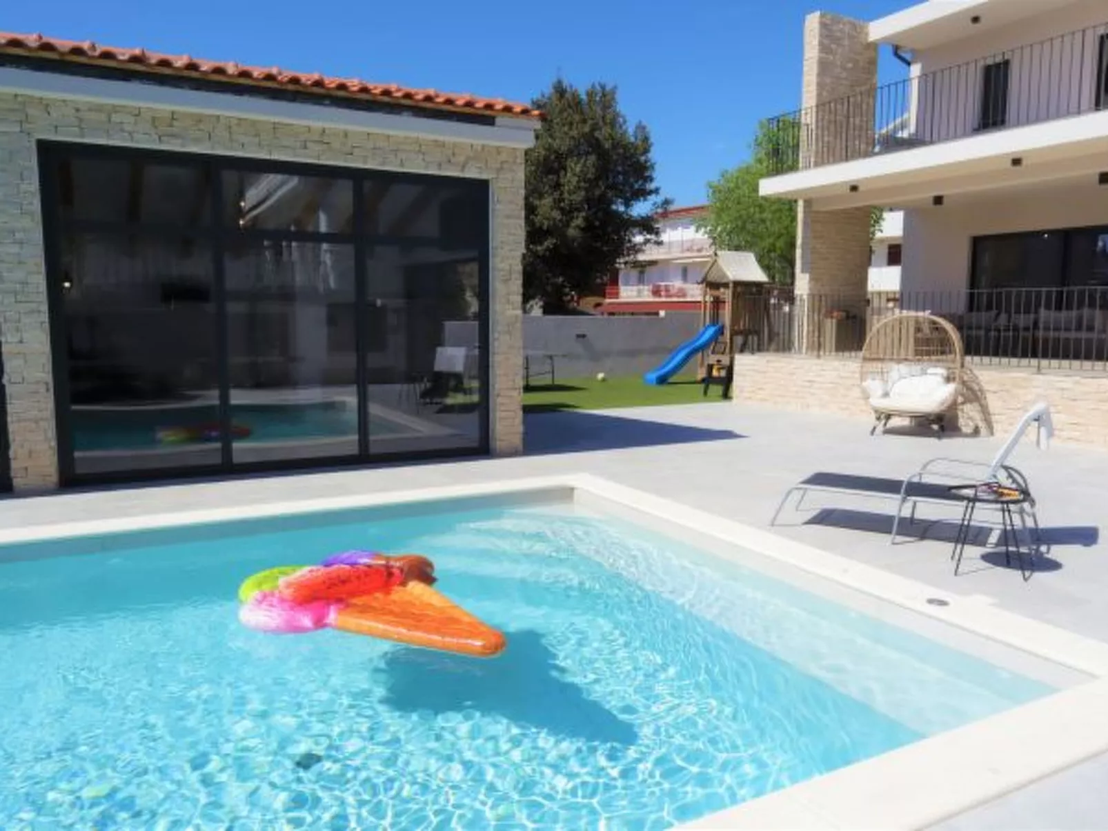 Villa Magale with a pool - Image-tags.info