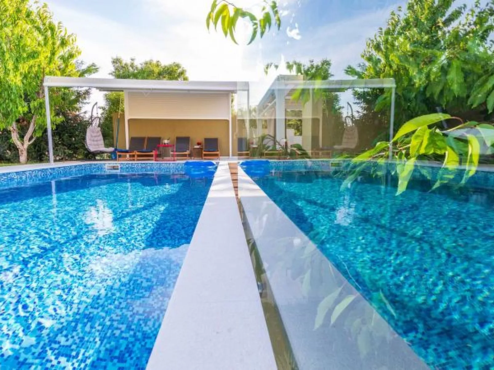 Great Villa Field Hills with sauna and jacuzzi - Image-tags.info