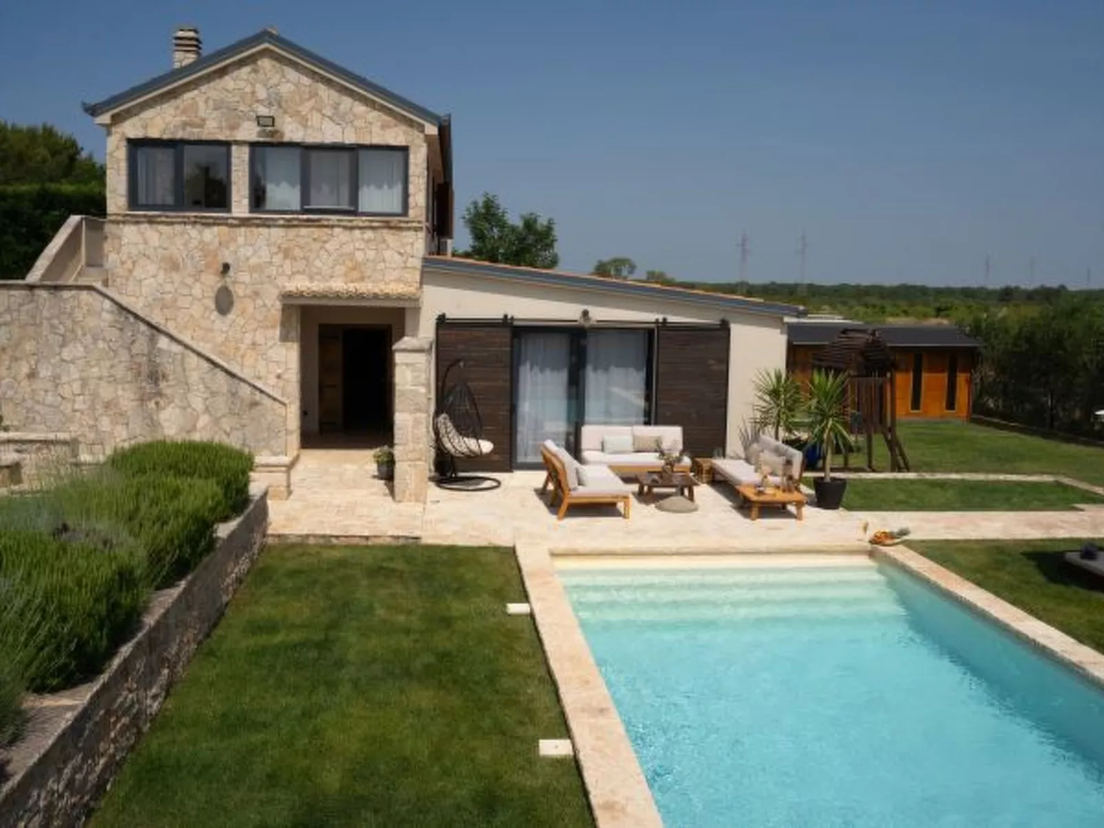 Villa Royal with heated pool - Image-tags.info