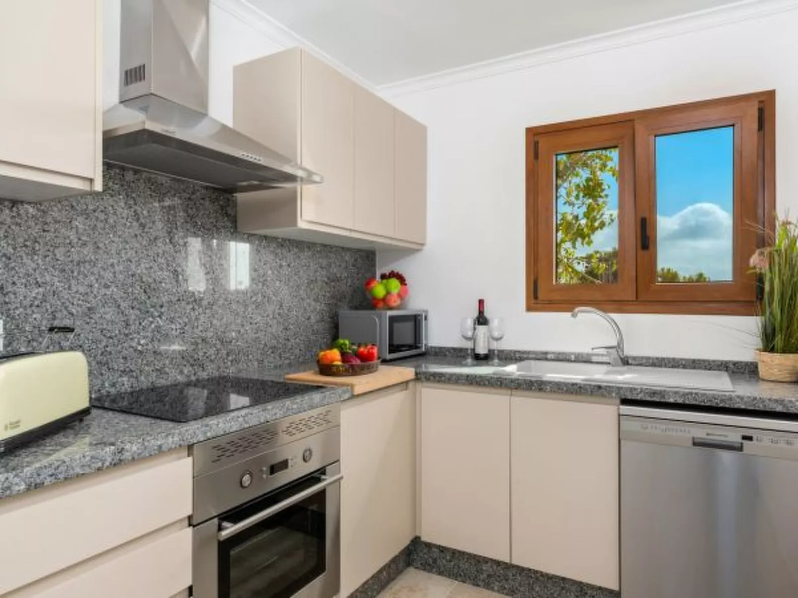 Villa Joan - PlusHolidays - Image-tags.info