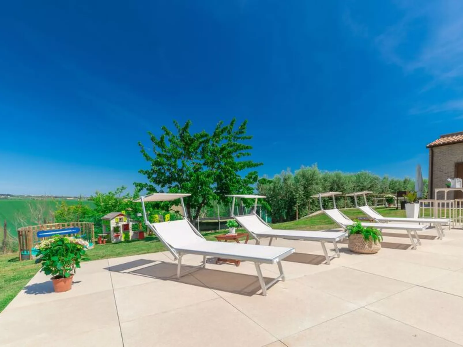 Villa Clair - Buiten