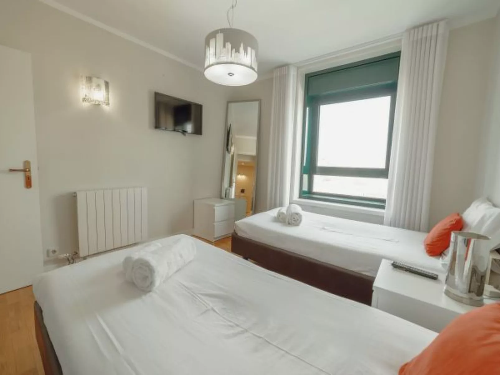 DOWNTOWN GRAND TOWER VIEW by VACATIONY - Binnen