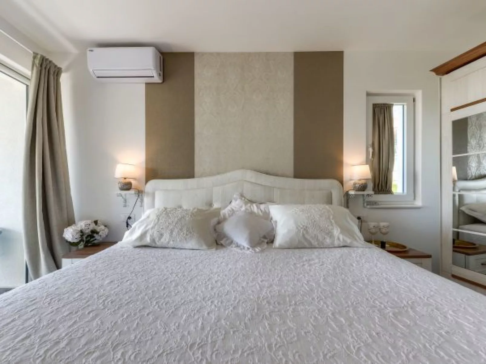 Villa Azzuro with jacuzzi and pool - Image-tags.info