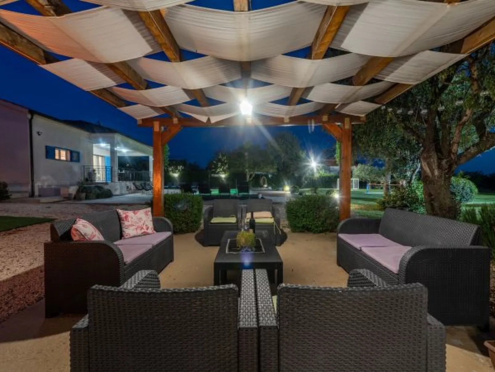 Casa Kamber with pool - Image-tags.info