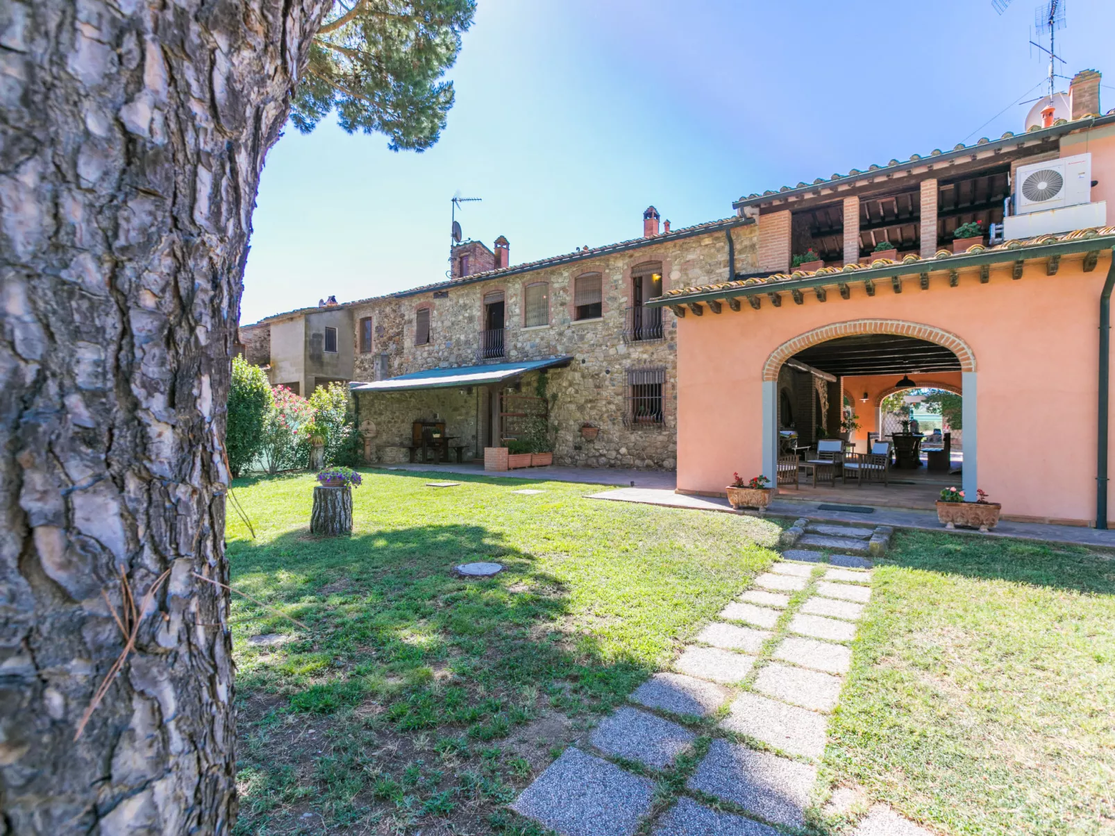 Rossogiallo - Buiten