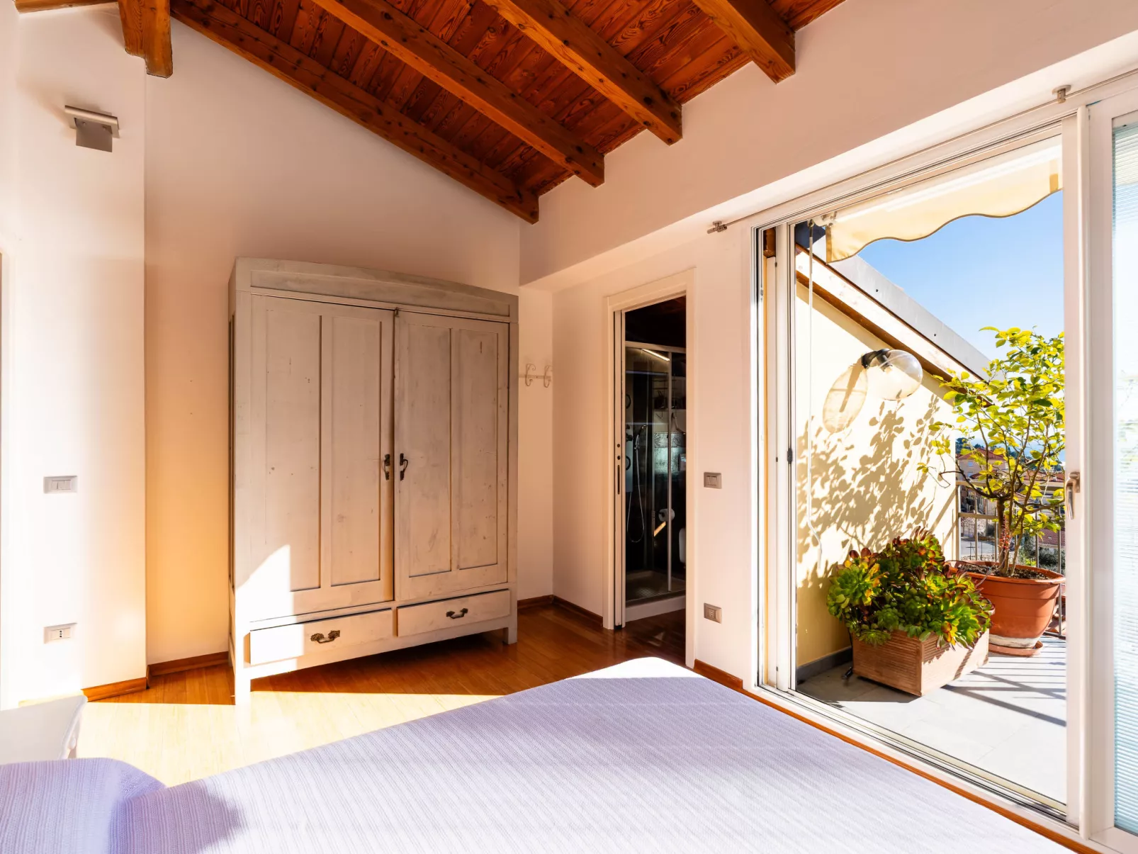 Terrazza con glicine - Binnen