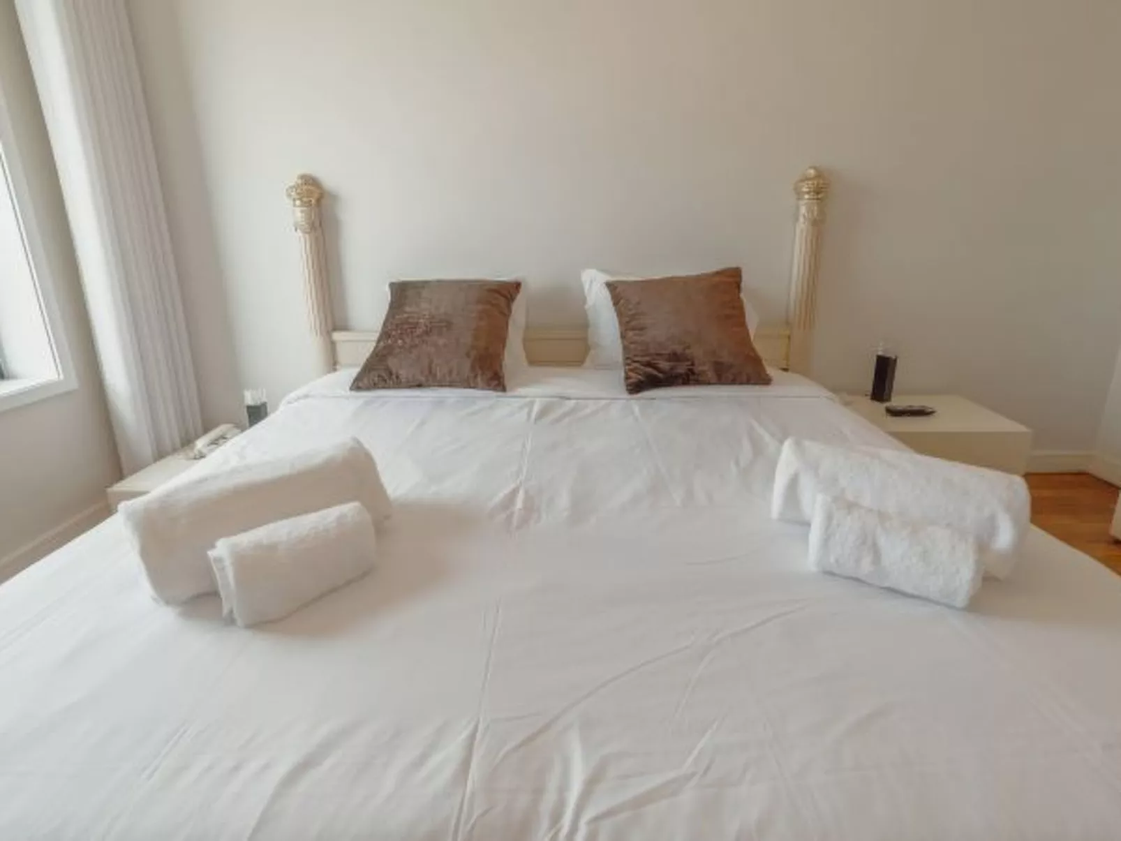 DOWNTOWN GRAND TOWER VIEW by VACATIONY - Binnen